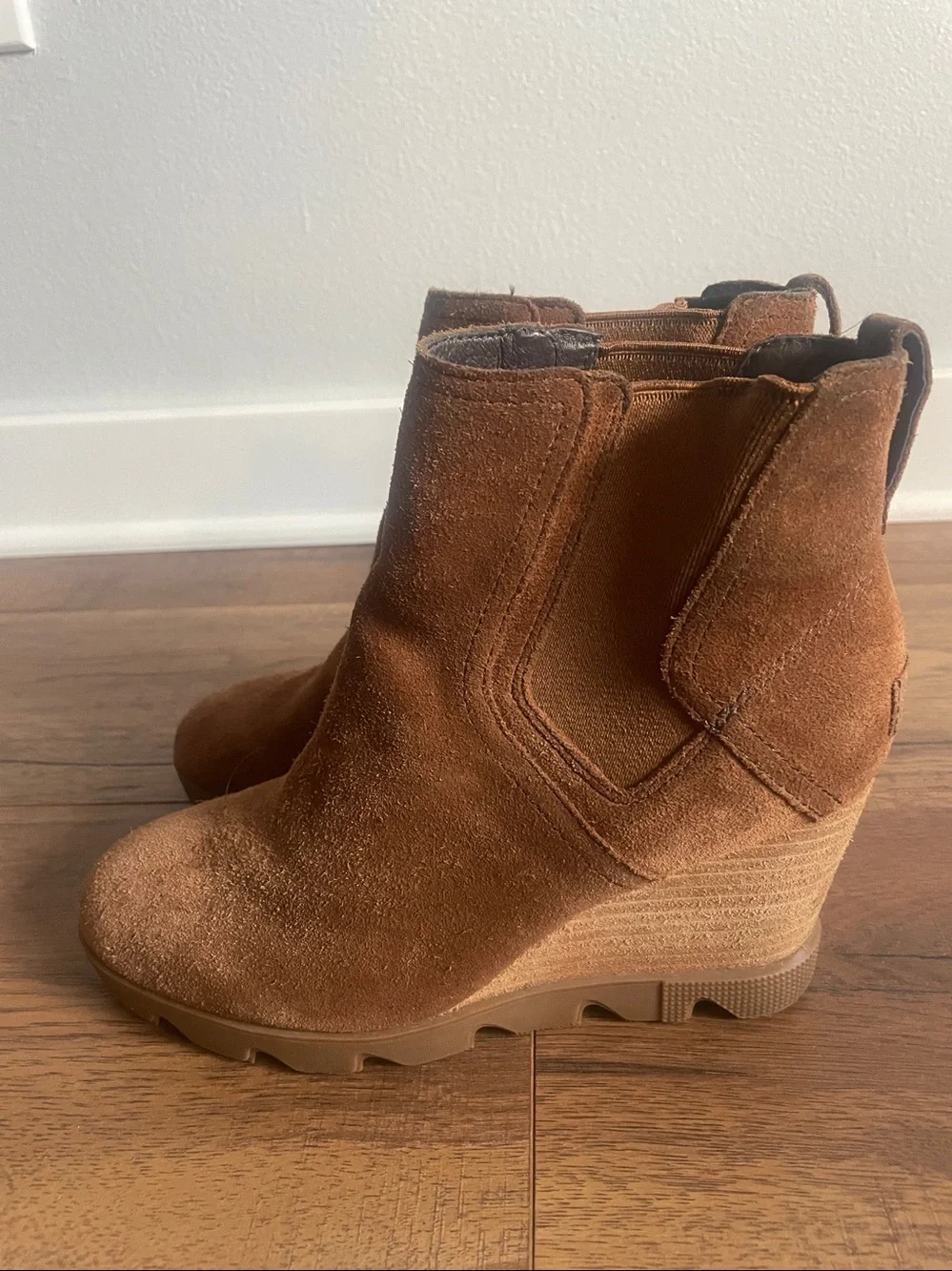 Sorel Tan Suede Wedge Boots Size 8.5
